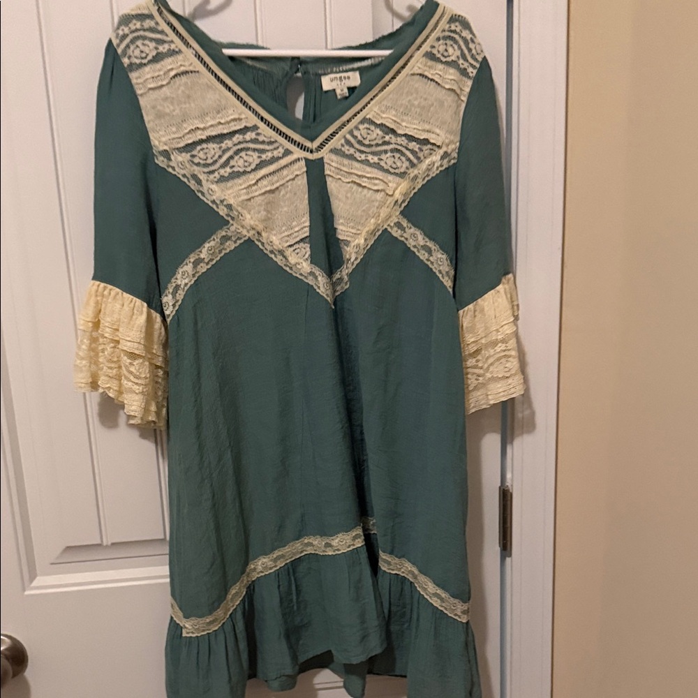 Umgee Teal Green Tunic with Cream Lace Accents